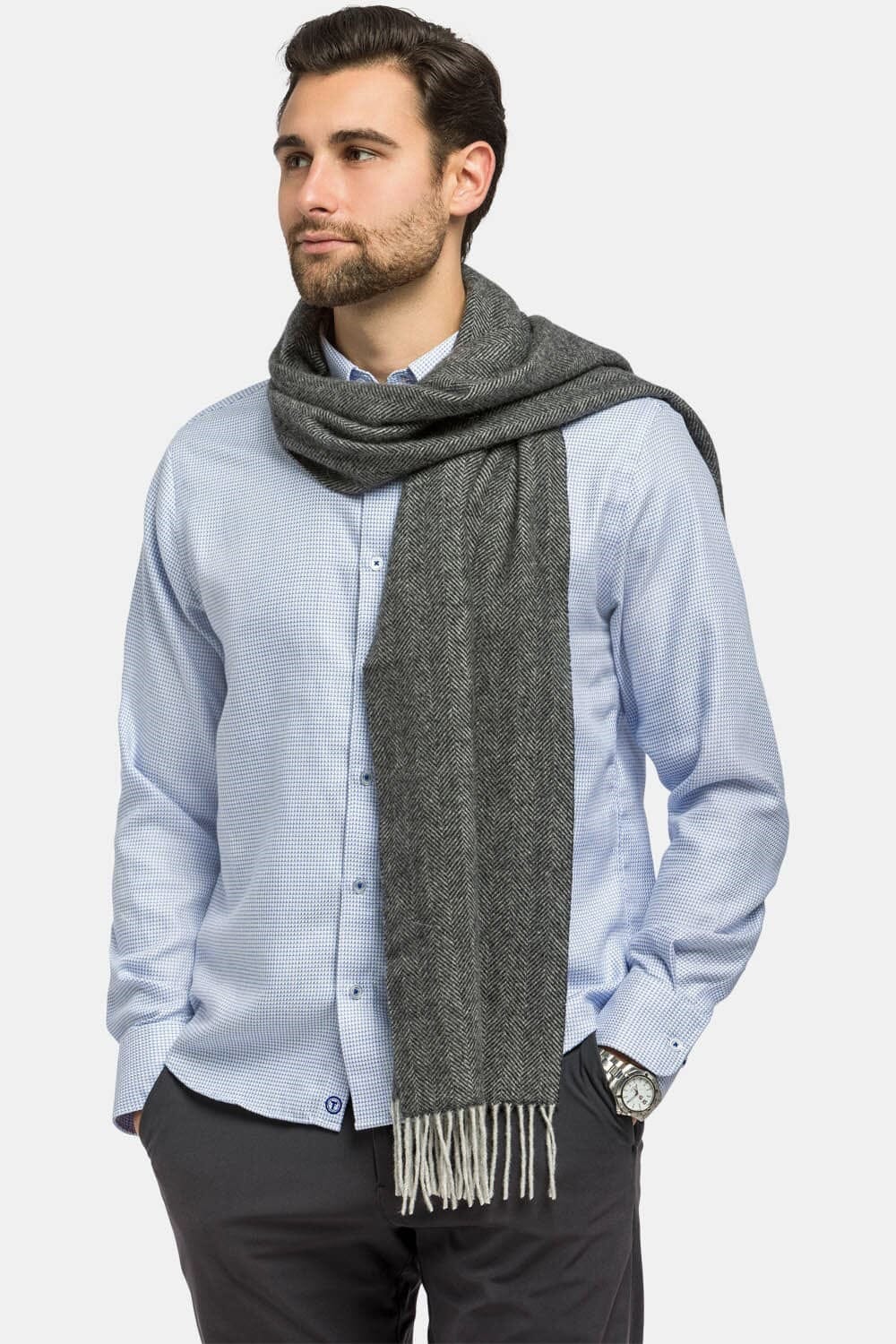 Simple and elegant gifts for men - scarves in pure wool
